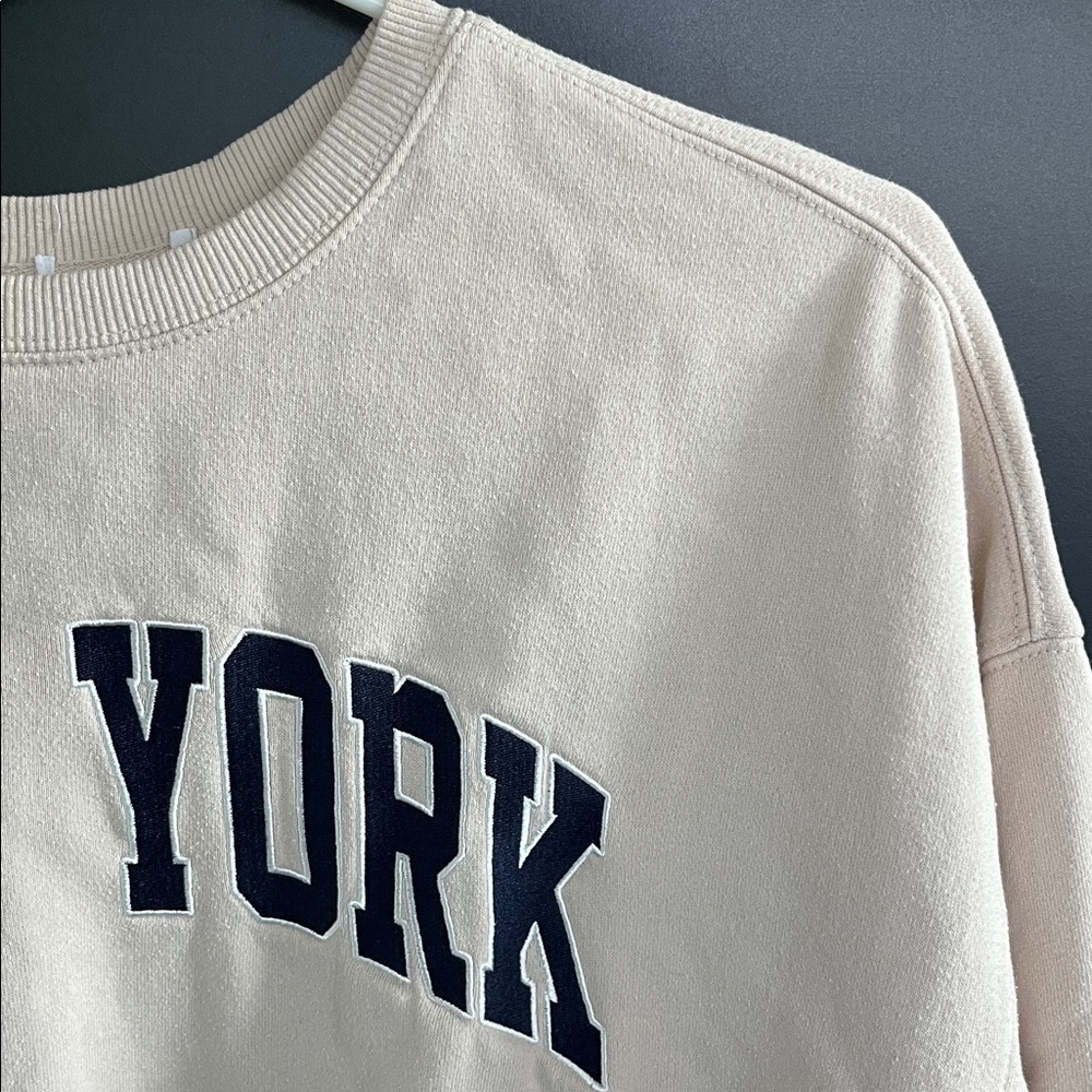 *SOLD* New York Crewneck Sweatshirt - Picture 2 of 4
